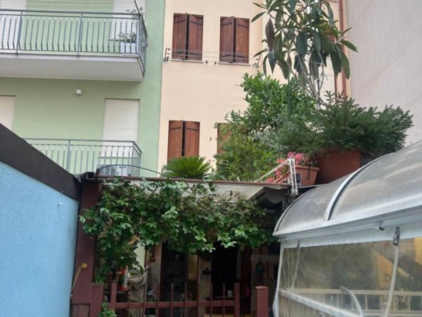 casa indipendente in vendita a Chioggia in zona Sottomarina