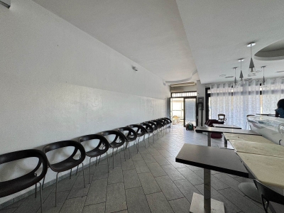 negozio in vendita a Chioggia in zona Sottomarina