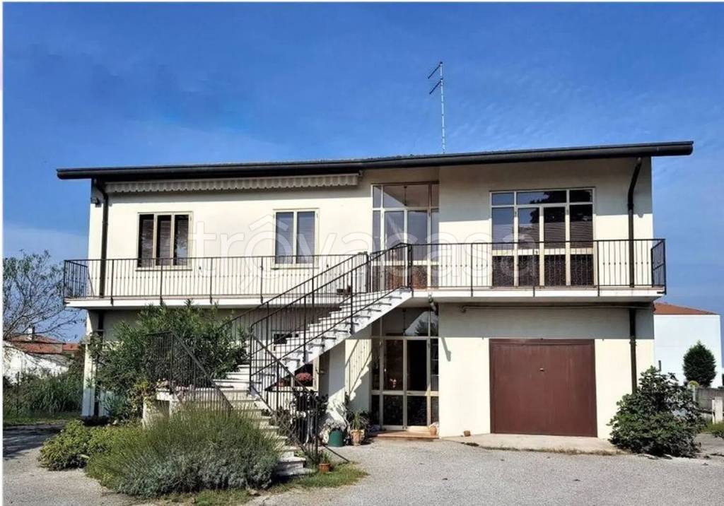 casa indipendente in vendita a Chioggia in zona Cavanella d'Adige