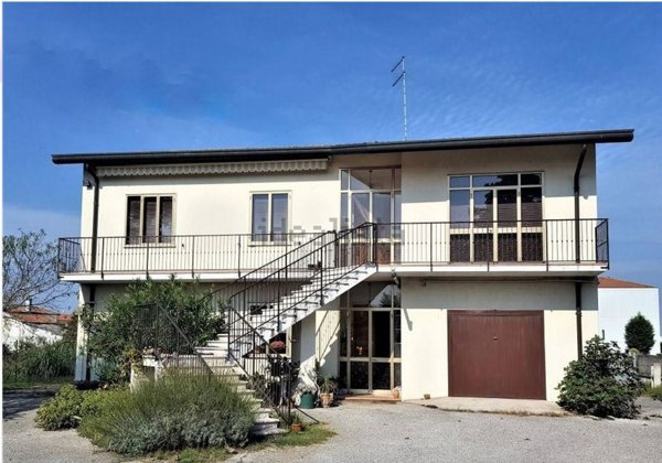 casa indipendente in vendita a Chioggia in zona Cavanella d'Adige