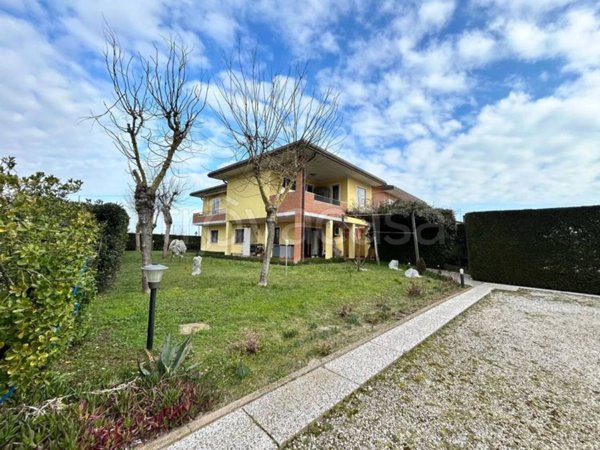 casa indipendente in vendita a Chioggia in zona Cà Lino