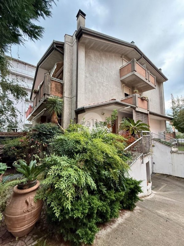 casa indipendente in vendita a Chioggia in zona Sottomarina