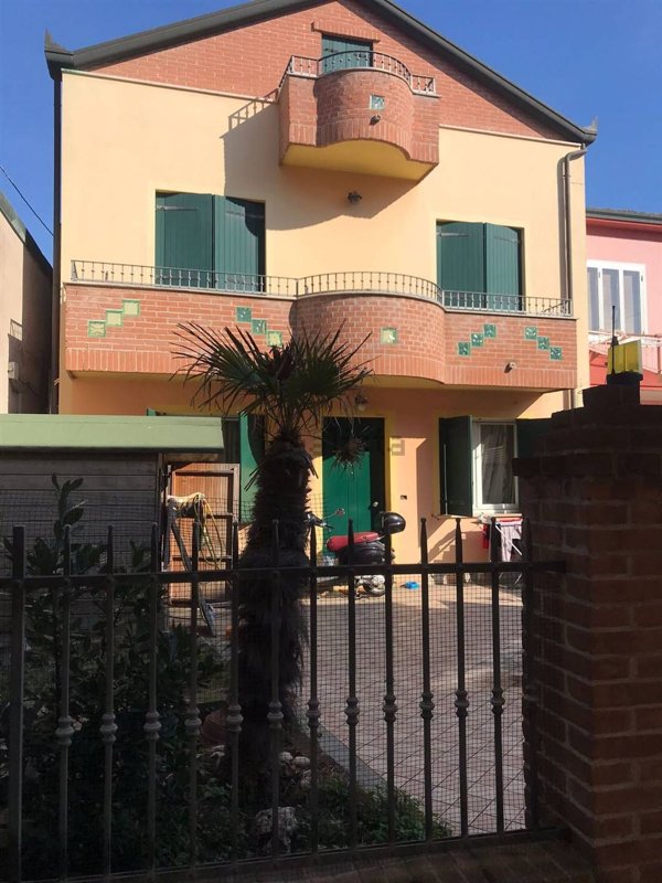 casa indipendente in vendita a Chioggia in zona Sottomarina