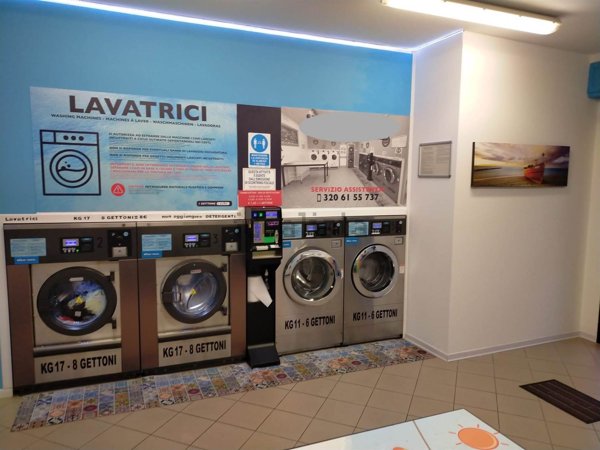 negozio in vendita a Chioggia in zona Sottomarina