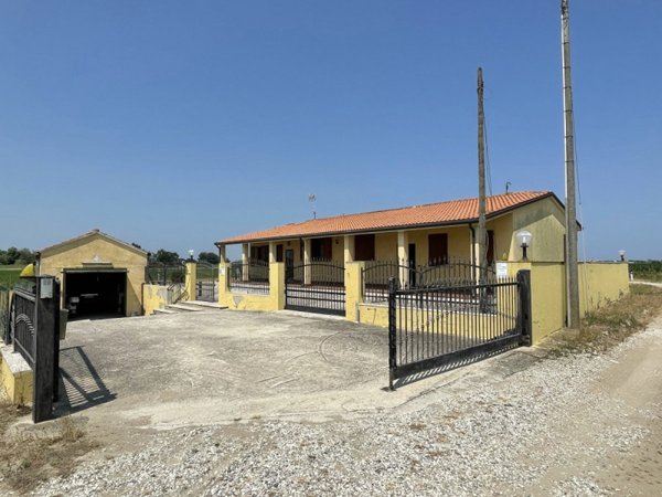 casa indipendente in vendita a Chioggia in zona Cà Lino