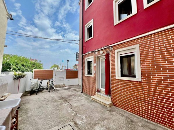 casa indipendente in vendita a Chioggia in zona Sottomarina