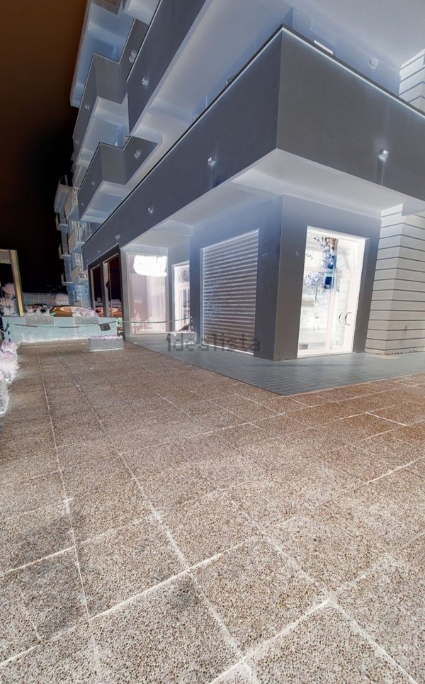 negozio in vendita a Chioggia in zona Sottomarina