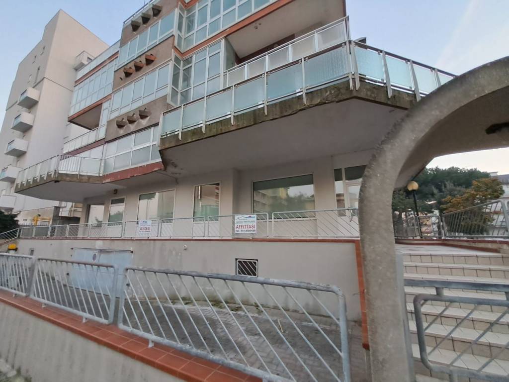 locale commerciale in vendita a Chioggia in zona Sottomarina