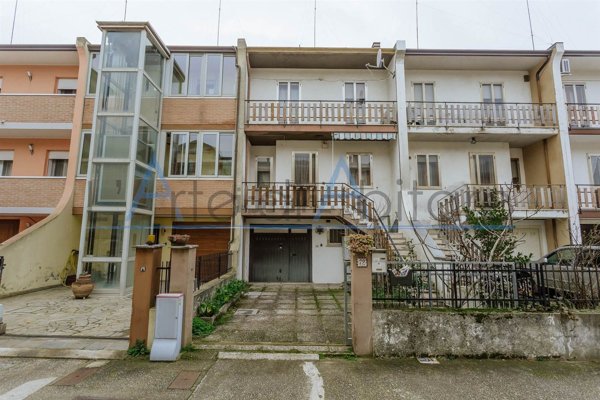 casa indipendente in vendita a Chioggia