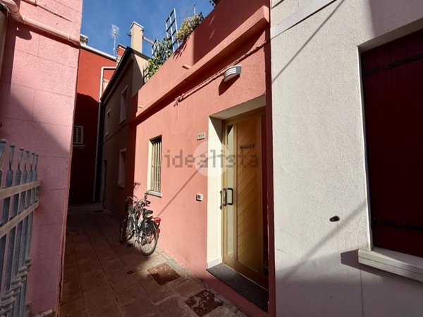 negozio in vendita a Chioggia in zona Sottomarina
