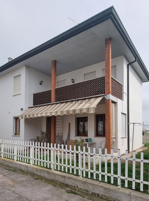 casa indipendente in vendita a Chioggia in zona Valli