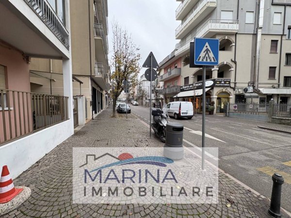 negozio in vendita a Chioggia in zona Sottomarina