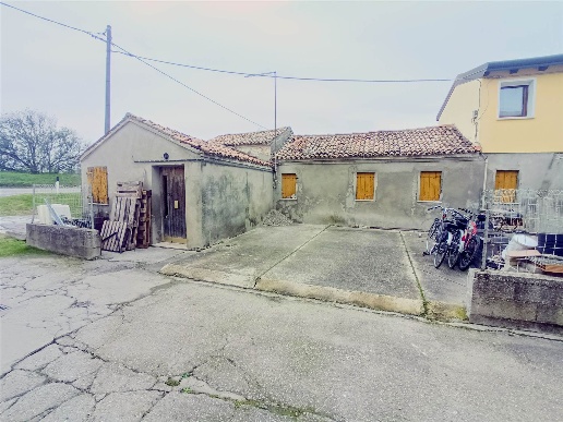 casa indipendente in vendita a Chioggia in zona Cà Lino