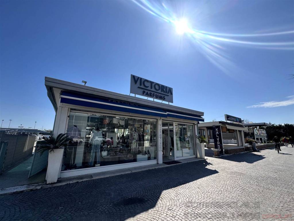 negozio in vendita a Chioggia in zona Sottomarina