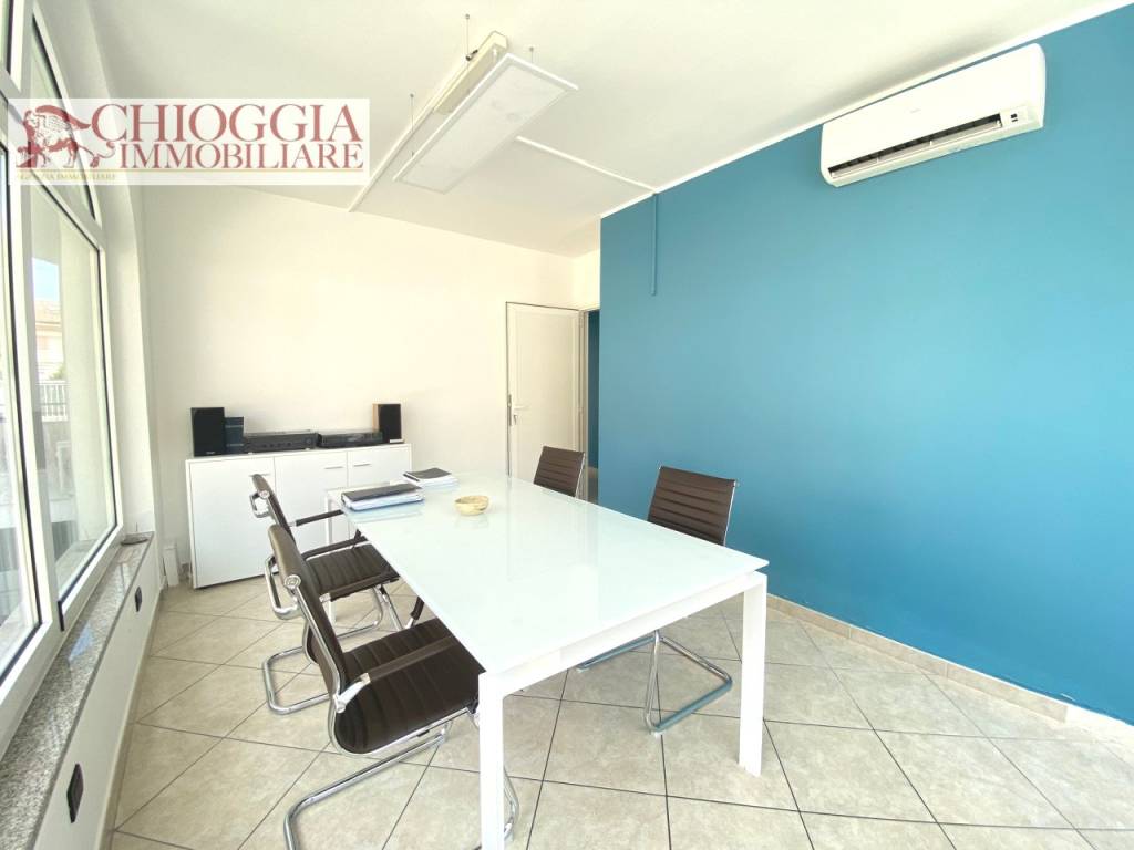 casa semindipendente in vendita a Chioggia in zona Sottomarina