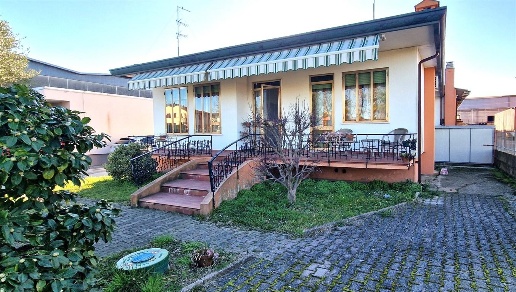 casa indipendente in vendita a Chioggia in zona Valli
