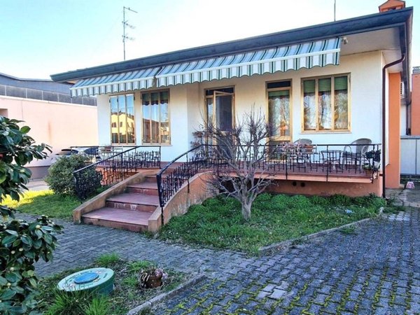 casa indipendente in vendita a Chioggia in zona Valli