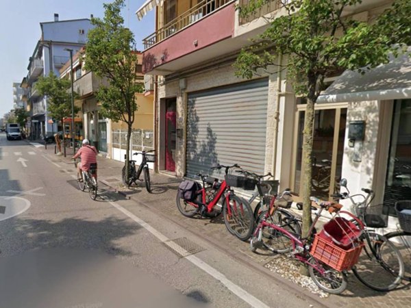 negozio in vendita a Chioggia in zona Sottomarina