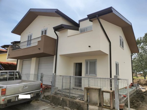 casa indipendente in vendita a Chioggia in zona Cà Lino