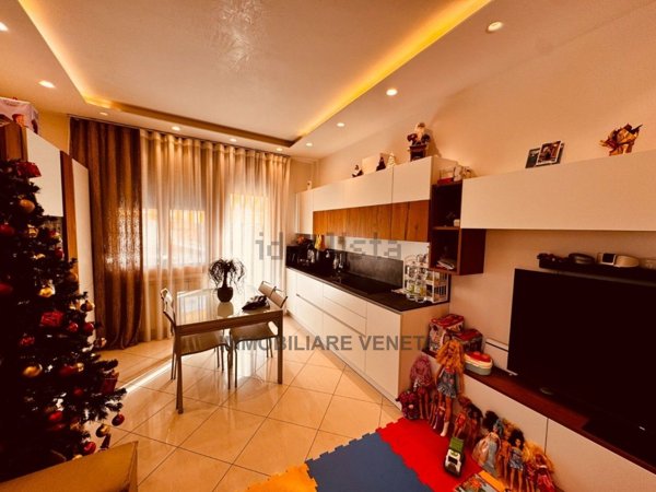 appartamento in vendita a Chioggia in zona Sottomarina