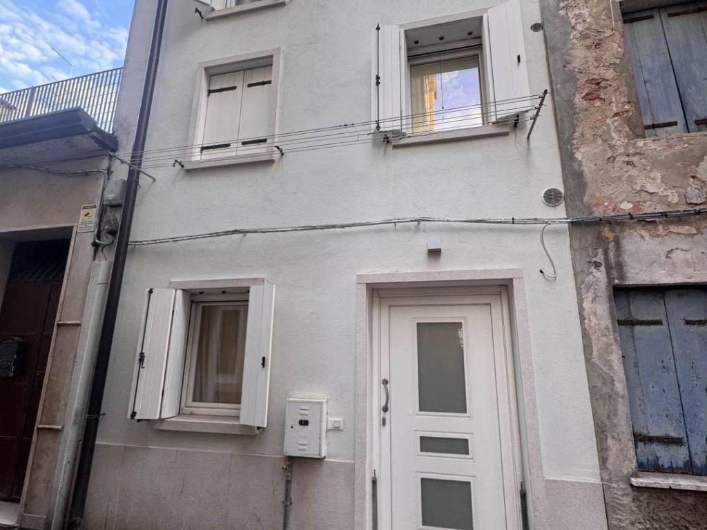 casa indipendente in vendita a Chioggia in zona Sottomarina