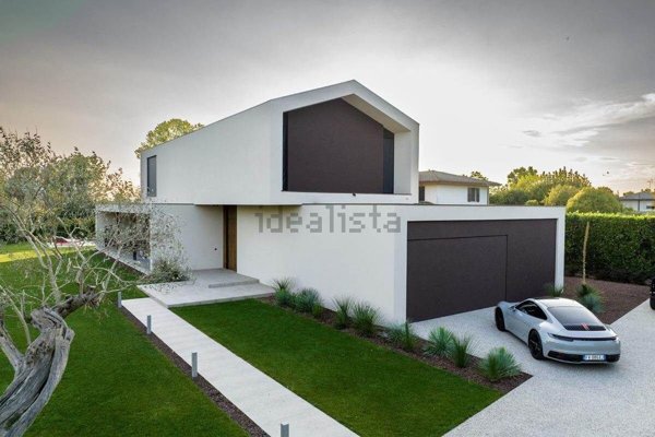 casa indipendente in vendita a Chioggia in zona Sottomarina