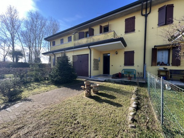 casa indipendente in vendita a Chioggia in zona Sottomarina