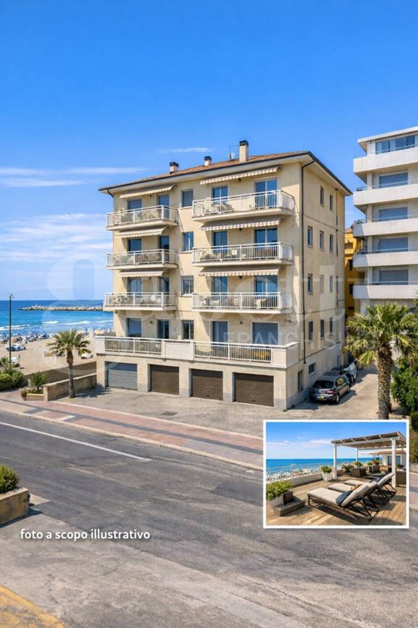 intera palazzina in vendita a Chioggia in zona Sottomarina