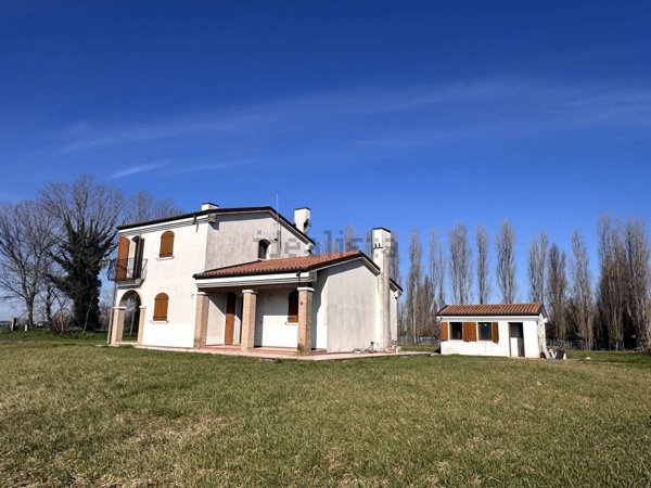 casa indipendente in vendita a Chioggia in zona Cà Lino