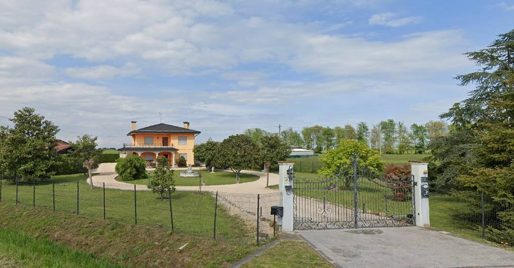 casa indipendente in vendita a Chioggia in zona Sottomarina