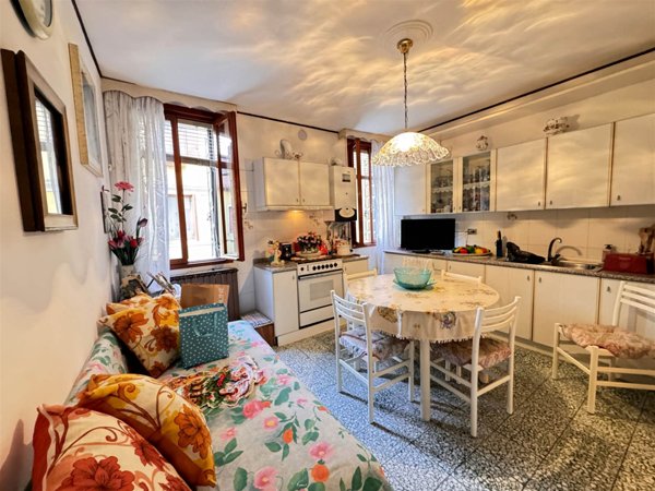 casa indipendente in vendita a Chioggia in zona Sottomarina