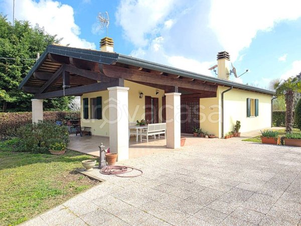 casa indipendente in vendita a Chioggia in zona Valli