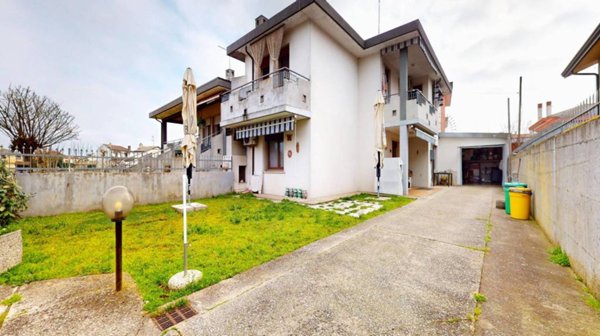 casa indipendente in vendita a Chioggia in zona Sottomarina