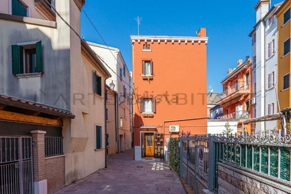 casa indipendente in vendita a Chioggia in zona Sottomarina