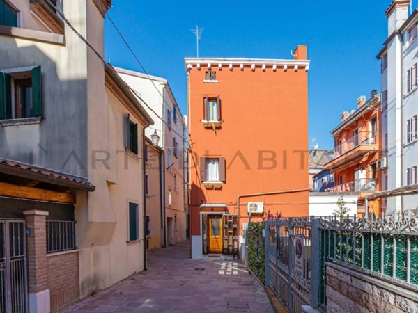 casa indipendente in vendita a Chioggia in zona Sottomarina