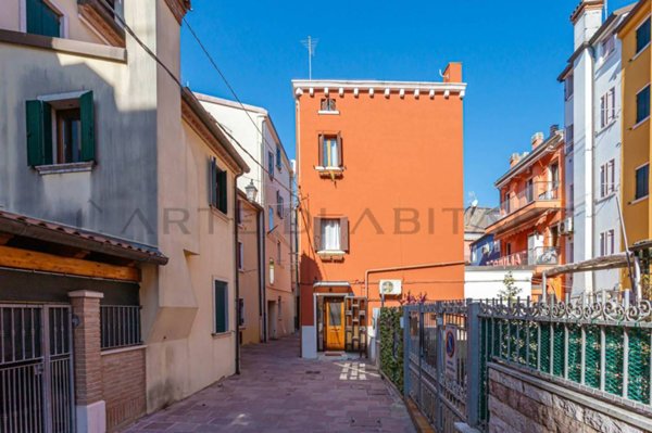 casa indipendente in vendita a Chioggia in zona Sottomarina