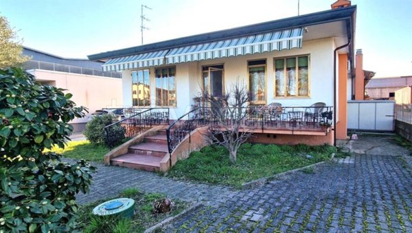 casa indipendente in vendita a Chioggia in zona Valli