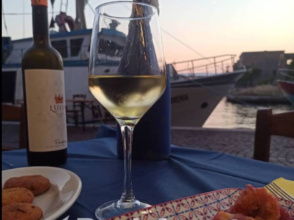 negozio in vendita a Chioggia in zona Cavanella d'Adige