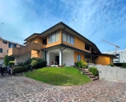 casa indipendente in vendita a Chioggia in zona Sottomarina