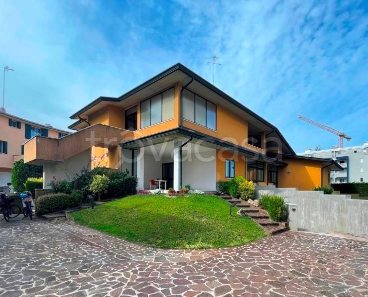 casa indipendente in vendita a Chioggia in zona Sottomarina