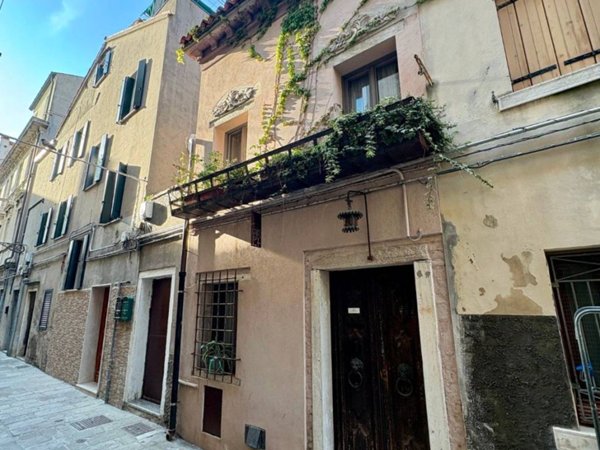 casa indipendente in vendita a Chioggia