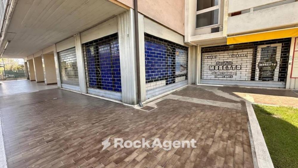 negozio in vendita a Chioggia in zona Sottomarina