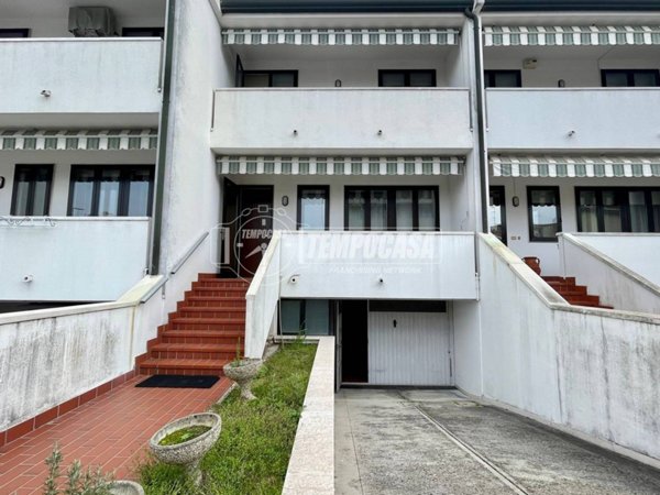 casa indipendente in vendita a Chioggia in zona Sottomarina