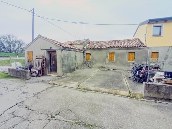 casa indipendente in vendita a Chioggia