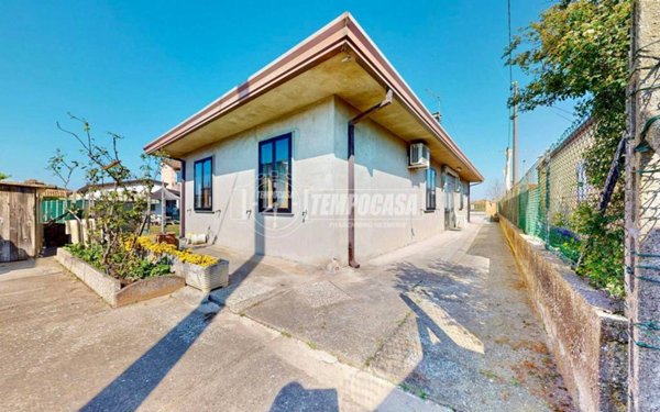 casa indipendente in vendita a Chioggia in zona Cà Lino