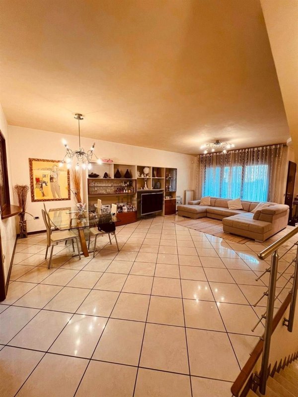 casa indipendente in vendita a Chioggia in zona Sottomarina