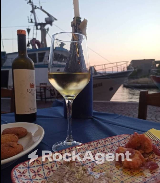 negozio in vendita a Chioggia in zona Cavanella d'Adige