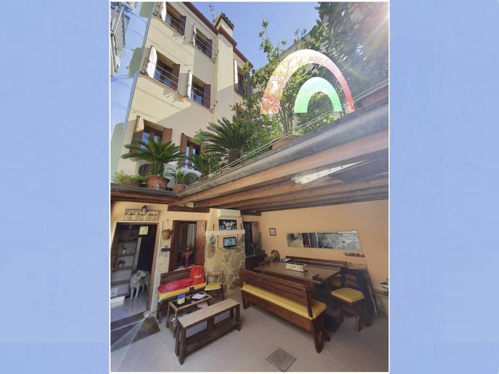 casa indipendente in vendita a Chioggia in zona Sottomarina