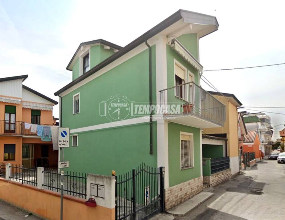 appartamento in vendita a Chioggia in zona Sottomarina