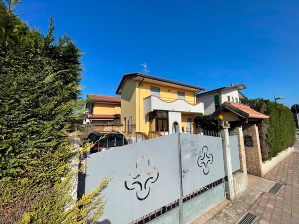 casa indipendente in vendita a Chioggia in zona Sottomarina